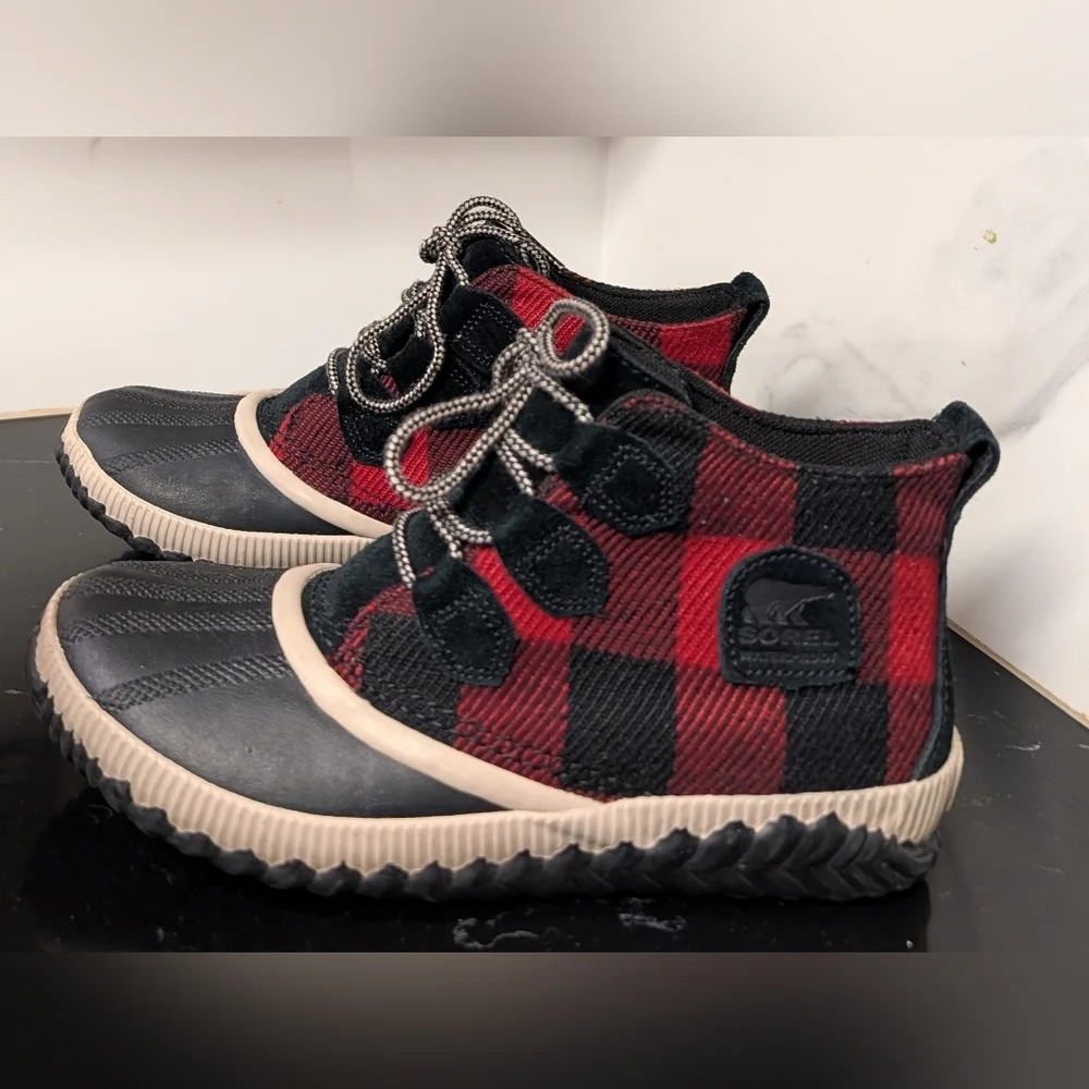 Sorel Out N About Plus Quilted Waterproof Boots Size 9.5 MSRP $120